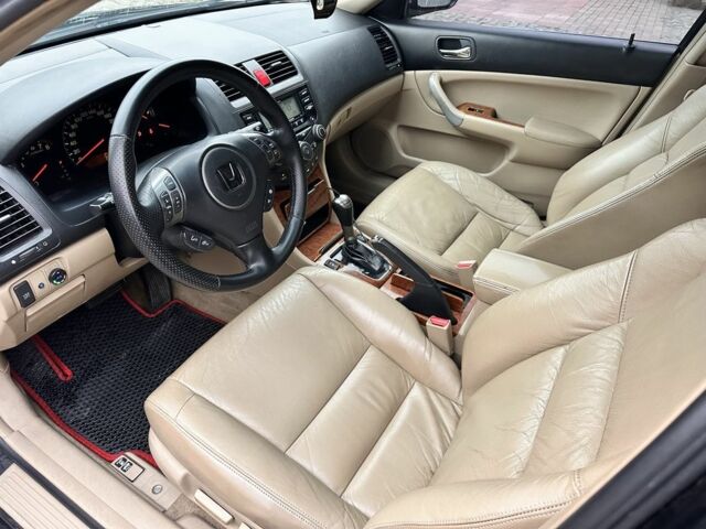 Чорний Хонда Аккорд, об'ємом двигуна 2.4 л та пробігом 350 тис. км за 5999 $, фото 10 на Automoto.ua