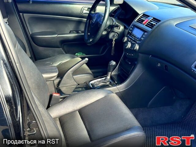 Чорний Хонда Аккорд, об'ємом двигуна 2.4 л та пробігом 225 тис. км за 7500 $, фото 4 на Automoto.ua