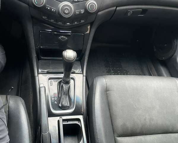 Черный Хонда Аккорд, объемом двигателя 2.4 л и пробегом 142 тыс. км за 6900 $, фото 13 на Automoto.ua