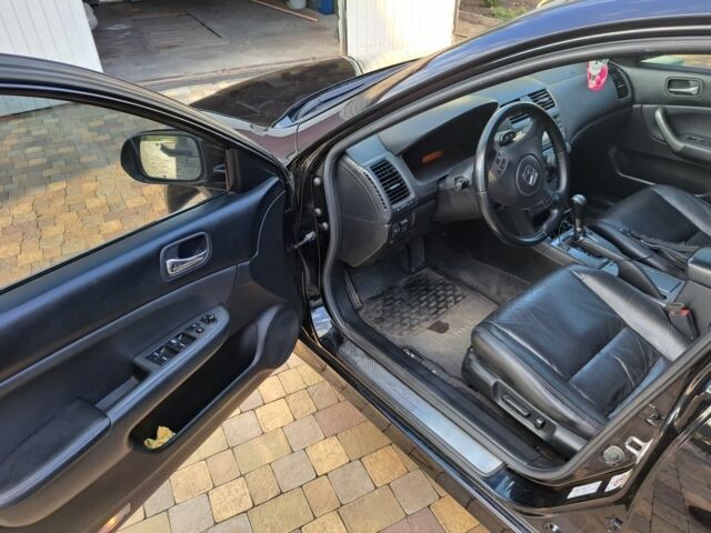 Черный Хонда Аккорд, объемом двигателя 2.4 л и пробегом 123 тыс. км за 6400 $, фото 5 на Automoto.ua