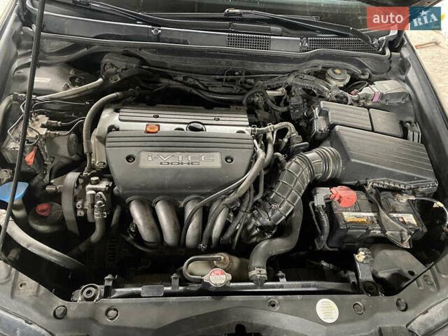 Чорний Хонда Аккорд, об'ємом двигуна 2 л та пробігом 310 тис. км за 8100 $, фото 7 на Automoto.ua