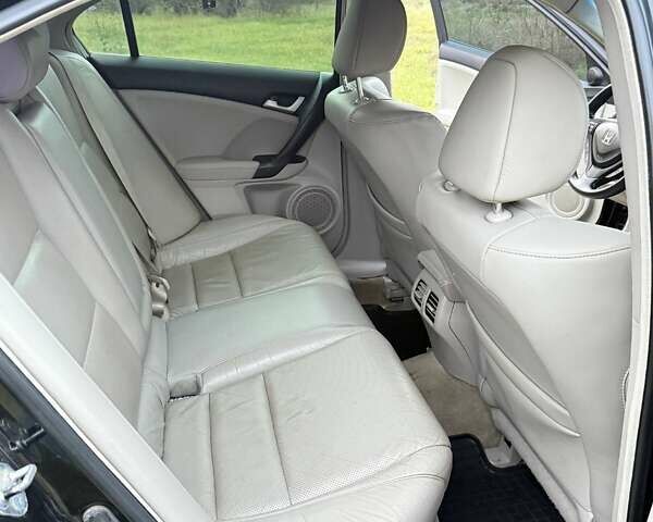 Черный Хонда Аккорд, объемом двигателя 2.4 л и пробегом 270 тыс. км за 8000 $, фото 11 на Automoto.ua