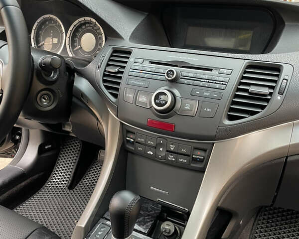 Черный Хонда Аккорд, объемом двигателя 2.4 л и пробегом 177 тыс. км за 10200 $, фото 5 на Automoto.ua