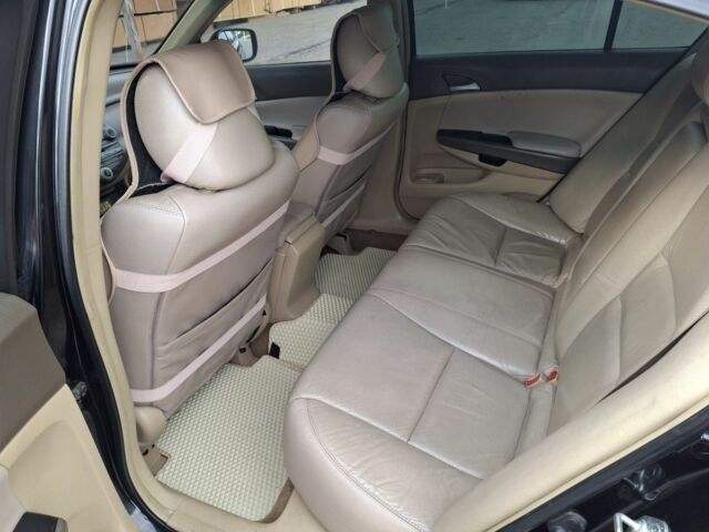 Черный Хонда Аккорд, объемом двигателя 2.4 л и пробегом 356 тыс. км за 7300 $, фото 5 на Automoto.ua