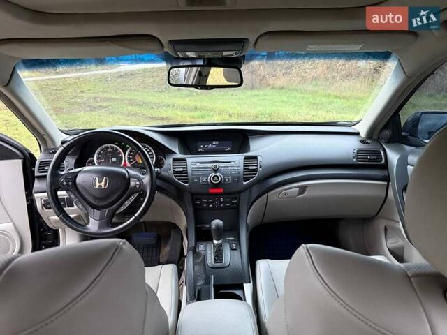 Черный Хонда Аккорд, объемом двигателя 2.4 л и пробегом 270 тыс. км за 8000 $, фото 10 на Automoto.ua