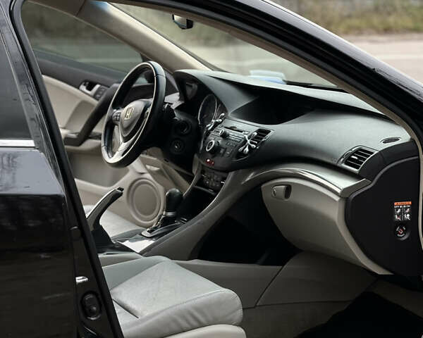 Черный Хонда Аккорд, объемом двигателя 2.35 л и пробегом 235 тыс. км за 8300 $, фото 15 на Automoto.ua