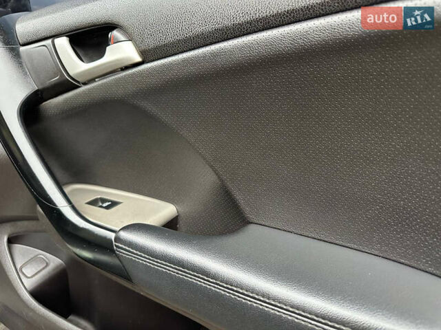 Чорний Хонда Аккорд, об'ємом двигуна 2.4 л та пробігом 205 тис. км за 7450 $, фото 20 на Automoto.ua