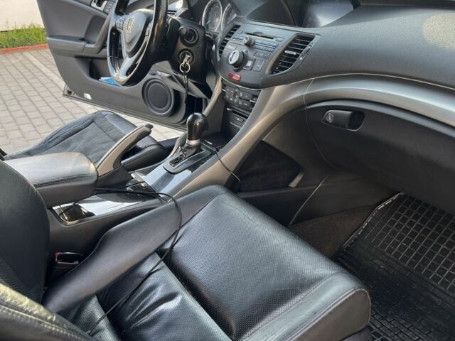 Черный Хонда Аккорд, объемом двигателя 2 л и пробегом 285 тыс. км за 9400 $, фото 7 на Automoto.ua