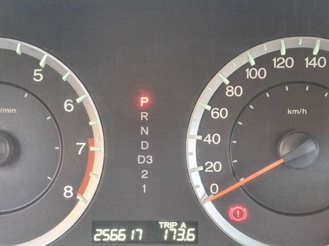 Черный Хонда Аккорд, объемом двигателя 2.4 л и пробегом 256 тыс. км за 6500 $, фото 6 на Automoto.ua