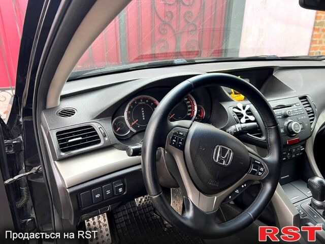Черный Хонда Аккорд, объемом двигателя 2.4 л и пробегом 296 тыс. км за 9500 $, фото 6 на Automoto.ua