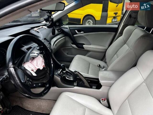 Черный Хонда Аккорд, объемом двигателя 2.4 л и пробегом 238 тыс. км за 5450 $, фото 9 на Automoto.ua