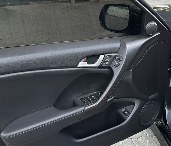 Черный Хонда Аккорд, объемом двигателя 2 л и пробегом 285 тыс. км за 9400 $, фото 8 на Automoto.ua