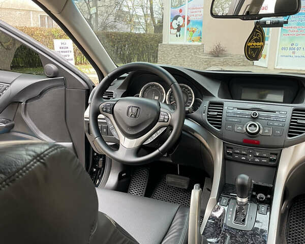 Черный Хонда Аккорд, объемом двигателя 2.4 л и пробегом 177 тыс. км за 10200 $, фото 13 на Automoto.ua