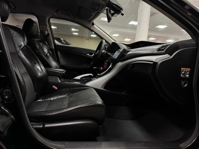 Черный Хонда Аккорд, объемом двигателя 2.4 л и пробегом 187 тыс. км за 9500 $, фото 7 на Automoto.ua