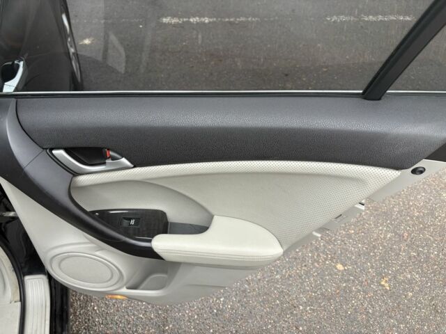 Черный Хонда Аккорд, объемом двигателя 2.4 л и пробегом 256 тыс. км за 9200 $, фото 12 на Automoto.ua