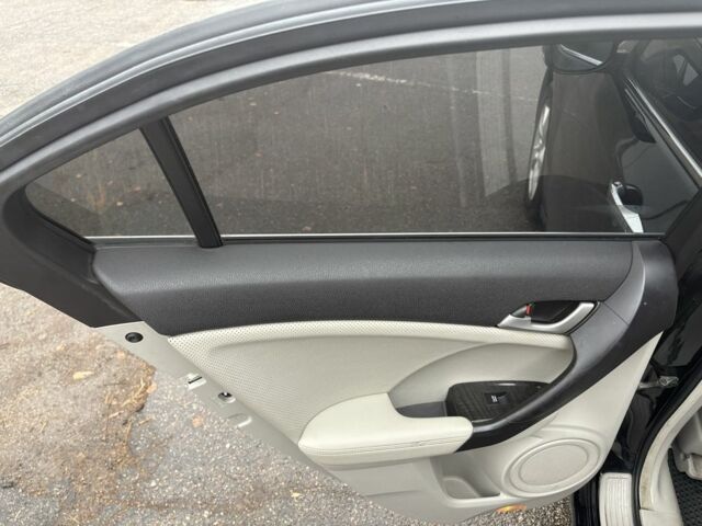 Черный Хонда Аккорд, объемом двигателя 2.4 л и пробегом 256 тыс. км за 9200 $, фото 11 на Automoto.ua