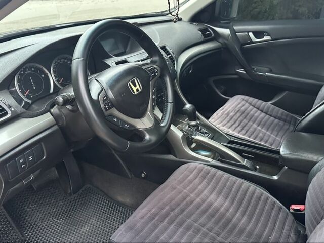 Хонда Аккорд 2009 в Киеве на Automoto.ua Черный Хонда Аккорд, объемом двигателя 2 л и пробегом 240 тыс. км за 8600 $, фото 10 на Automoto.ua