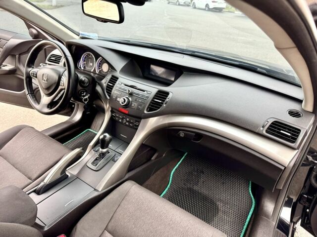 Черный Хонда Аккорд, объемом двигателя 2 л и пробегом 211 тыс. км за 9890 $, фото 19 на Automoto.ua