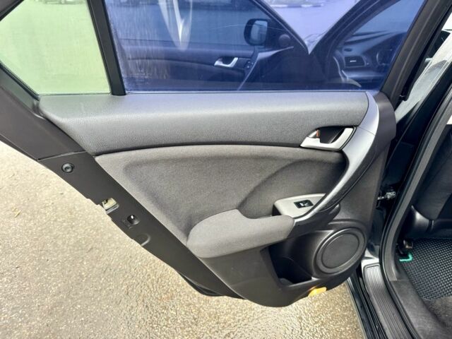 Черный Хонда Аккорд, объемом двигателя 2 л и пробегом 211 тыс. км за 9890 $, фото 15 на Automoto.ua