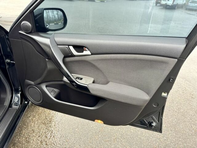 Черный Хонда Аккорд, объемом двигателя 2 л и пробегом 211 тыс. км за 9890 $, фото 21 на Automoto.ua