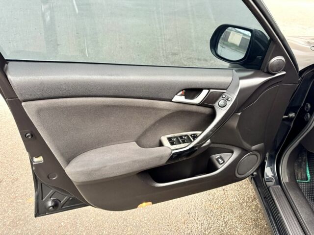 Черный Хонда Аккорд, объемом двигателя 2 л и пробегом 211 тыс. км за 9890 $, фото 13 на Automoto.ua