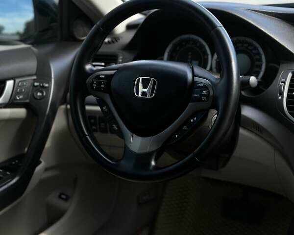 Черный Хонда Аккорд, объемом двигателя 2.4 л и пробегом 282 тыс. км за 10000 $, фото 16 на Automoto.ua