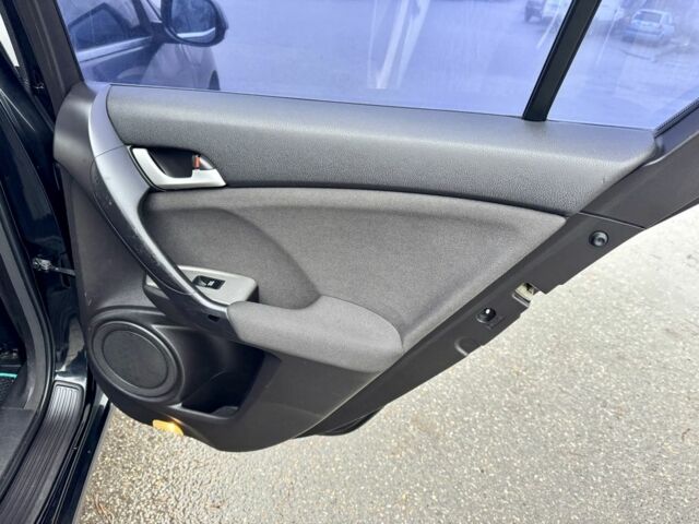 Черный Хонда Аккорд, объемом двигателя 2 л и пробегом 211 тыс. км за 9890 $, фото 17 на Automoto.ua