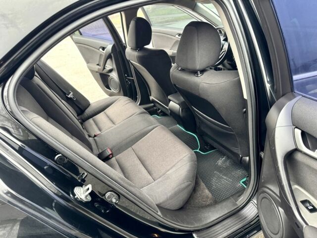 Черный Хонда Аккорд, объемом двигателя 2 л и пробегом 211 тыс. км за 9890 $, фото 16 на Automoto.ua