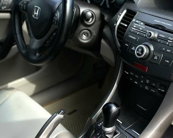 Черный Хонда Аккорд, объемом двигателя 2.4 л и пробегом 282 тыс. км за 10000 $, фото 12 на Automoto.ua