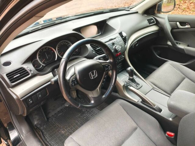 Черный Хонда Аккорд, объемом двигателя 2 л и пробегом 160 тыс. км за 9000 $, фото 1 на Automoto.ua