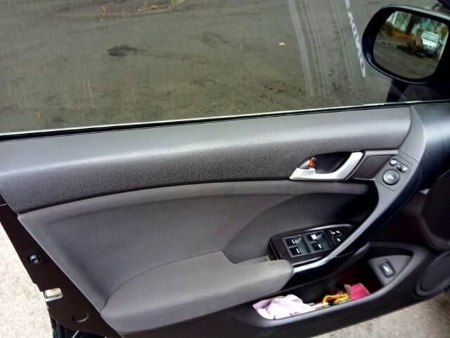 Чорний Хонда Аккорд, об'ємом двигуна 2 л та пробігом 200 тис. км за 9000 $, фото 5 на Automoto.ua