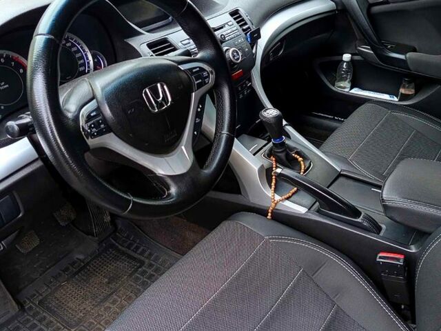 Черный Хонда Аккорд, объемом двигателя 2 л и пробегом 200 тыс. км за 9000 $, фото 3 на Automoto.ua