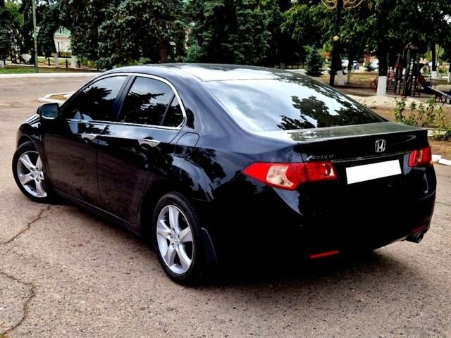 Чорний Хонда Аккорд, об'ємом двигуна 2 л та пробігом 103 тис. км за 13500 $, фото 5 на Automoto.ua