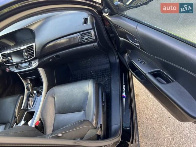 Черный Хонда Аккорд, объемом двигателя 2.4 л и пробегом 185 тыс. км за 12000 $, фото 10 на Automoto.ua