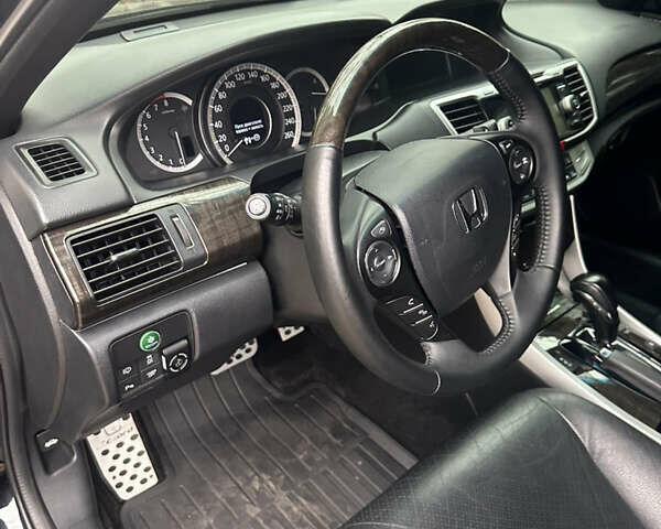 Черный Хонда Аккорд, объемом двигателя 3.47 л и пробегом 109 тыс. км за 19000 $, фото 11 на Automoto.ua