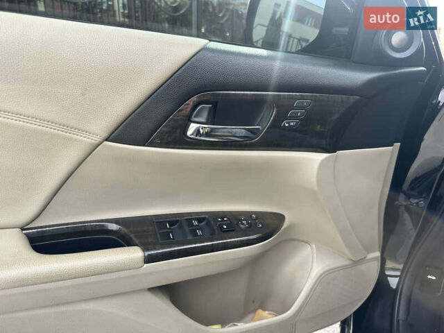 Черный Хонда Аккорд, объемом двигателя 3.47 л и пробегом 182 тыс. км за 12500 $, фото 16 на Automoto.ua