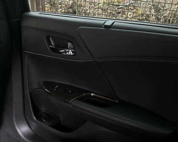 Черный Хонда Аккорд, объемом двигателя 3.47 л и пробегом 109 тыс. км за 19000 $, фото 13 на Automoto.ua