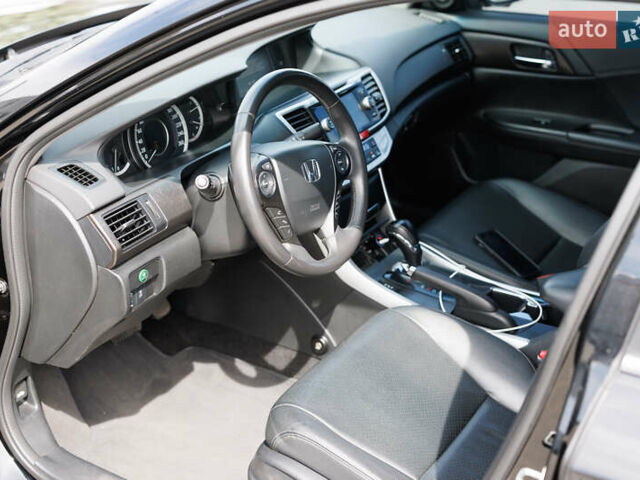 Черный Хонда Аккорд, объемом двигателя 2.36 л и пробегом 198 тыс. км за 15000 $, фото 6 на Automoto.ua