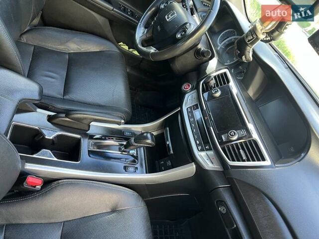 Черный Хонда Аккорд, объемом двигателя 2.4 л и пробегом 185 тыс. км за 12000 $, фото 11 на Automoto.ua