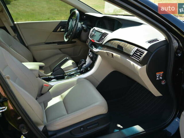 Черный Хонда Аккорд, объемом двигателя 3.47 л и пробегом 125 тыс. км за 15500 $, фото 17 на Automoto.ua