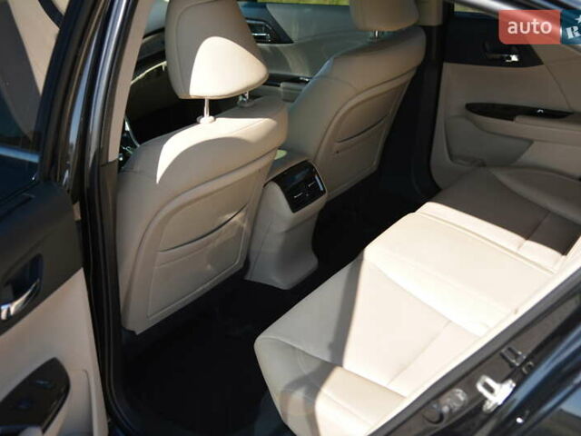 Черный Хонда Аккорд, объемом двигателя 3.47 л и пробегом 125 тыс. км за 15500 $, фото 27 на Automoto.ua