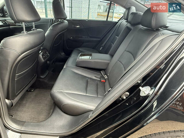 Черный Хонда Аккорд, объемом двигателя 3.47 л и пробегом 308 тыс. км за 15990 $, фото 14 на Automoto.ua