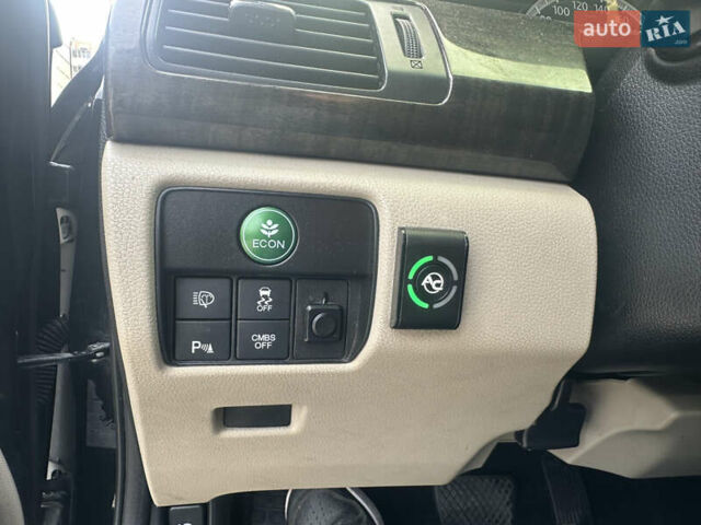 Черный Хонда Аккорд, объемом двигателя 3.47 л и пробегом 182 тыс. км за 12500 $, фото 13 на Automoto.ua