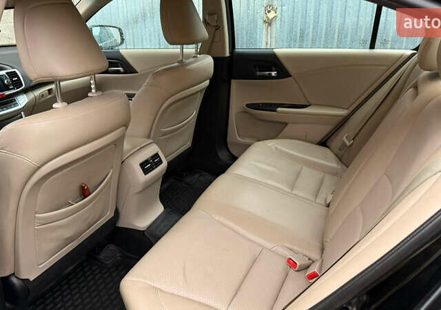 Черный Хонда Аккорд, объемом двигателя 2.4 л и пробегом 204 тыс. км за 14550 $, фото 4 на Automoto.ua