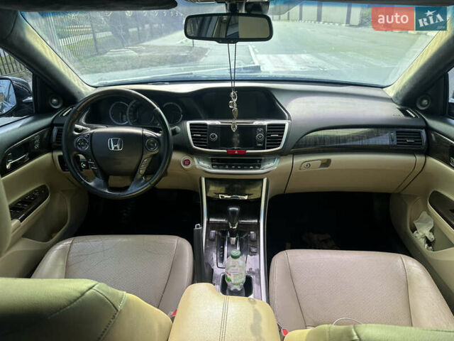 Черный Хонда Аккорд, объемом двигателя 3.47 л и пробегом 182 тыс. км за 12500 $, фото 11 на Automoto.ua