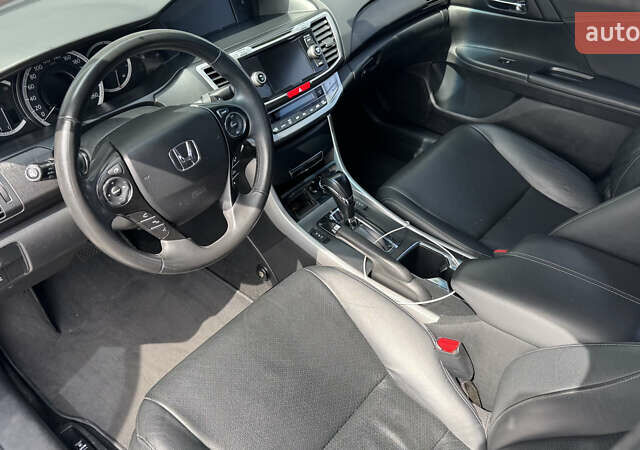 Черный Хонда Аккорд, объемом двигателя 2.36 л и пробегом 198 тыс. км за 15000 $, фото 11 на Automoto.ua