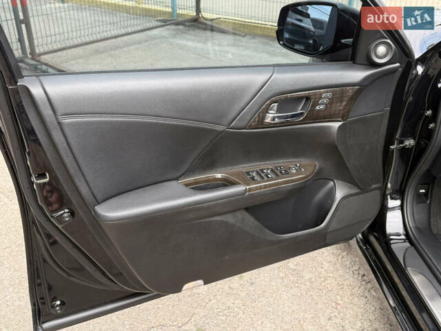Черный Хонда Аккорд, объемом двигателя 3.47 л и пробегом 308 тыс. км за 15990 $, фото 11 на Automoto.ua