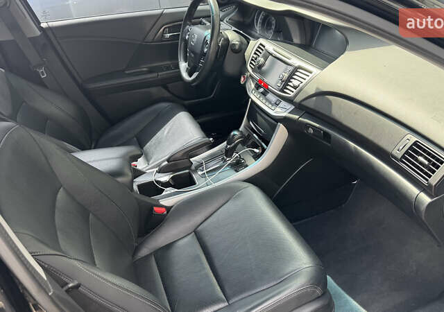 Черный Хонда Аккорд, объемом двигателя 2.36 л и пробегом 198 тыс. км за 15000 $, фото 15 на Automoto.ua