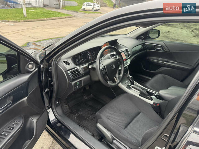 Черный Хонда Аккорд, объемом двигателя 2.36 л и пробегом 222 тыс. км за 10900 $, фото 13 на Automoto.ua