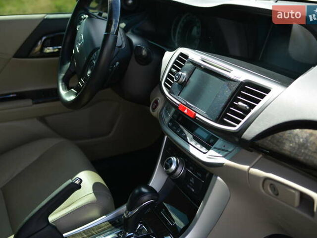 Черный Хонда Аккорд, объемом двигателя 3.47 л и пробегом 125 тыс. км за 15500 $, фото 26 на Automoto.ua